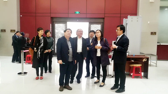 韩国作家代表团来我区参观