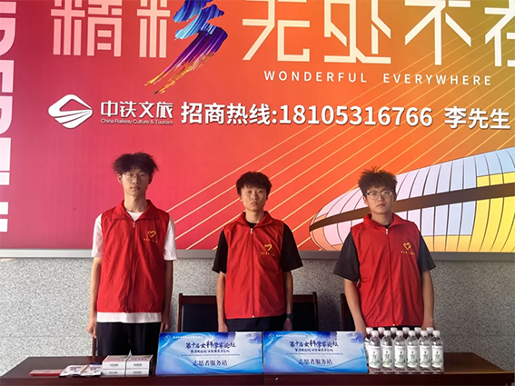 女科学家论坛现场活跃着的青春志愿身影