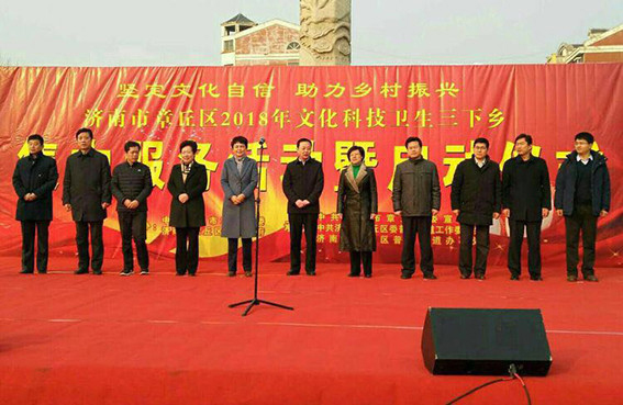 区文联组织文艺工作者参加“三下乡”活动