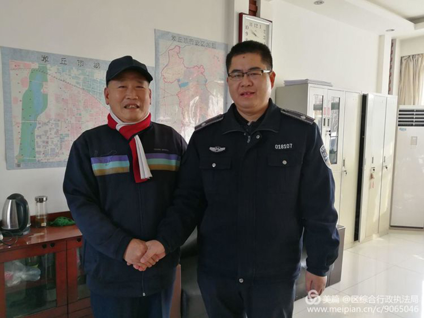 救助摔伤老人，冬日里的满满正能量