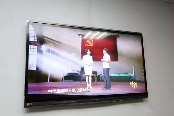 章丘区总工会组织观看《榜样3》主题党日活动 