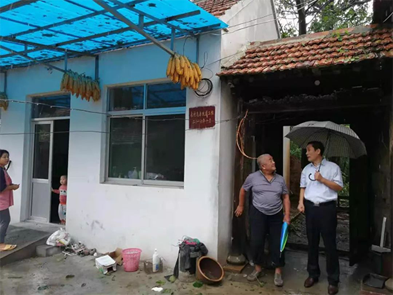 慰问救济暖人心 细微之处见真情---区纪委监委入户走访帮扶受灾贫困群众
